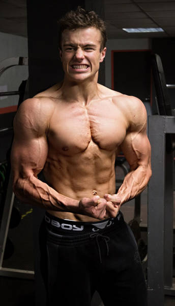 A Teen Who Was Said By Doctors He Would Never Walk Again Becomes A Ripped Bodybuilder