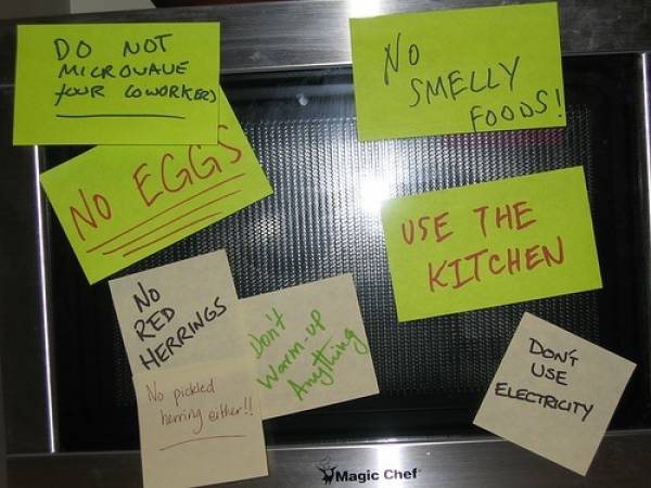 People Get Very Creative With Fridge Notes When It Comes To Protect Their Food