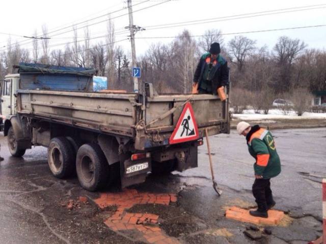 "Innovative" Russian Technique Of Road Repairs