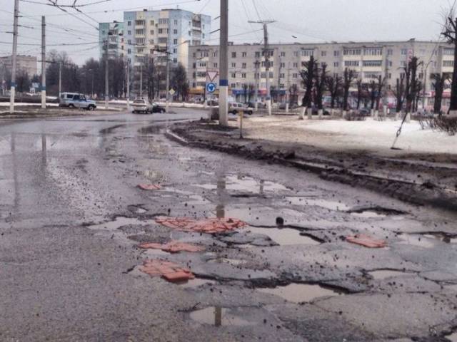 "Innovative" Russian Technique Of Road Repairs