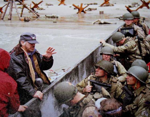 Great Behind The Scenes Photos From "Saving Private Ryan" Movie