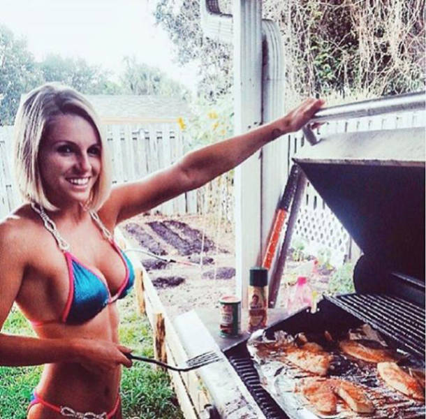 These Gals With BBQ Will Make You Drool (52 pics ...