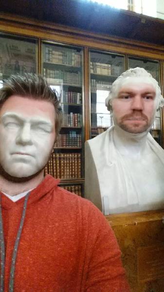 Guy Went To A Museum And Made Some Hilariously Creepy Face Swaps