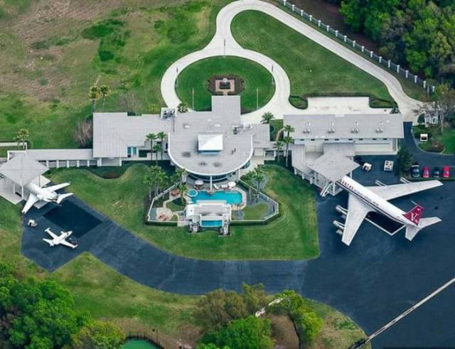 Remarkable Mansion Of John Travolta