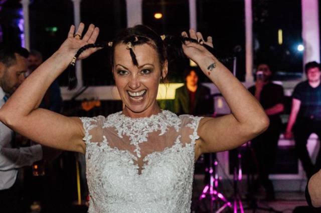 Bride Shaves Her Head At The Wedding To Support Her Terminally Ill Groom