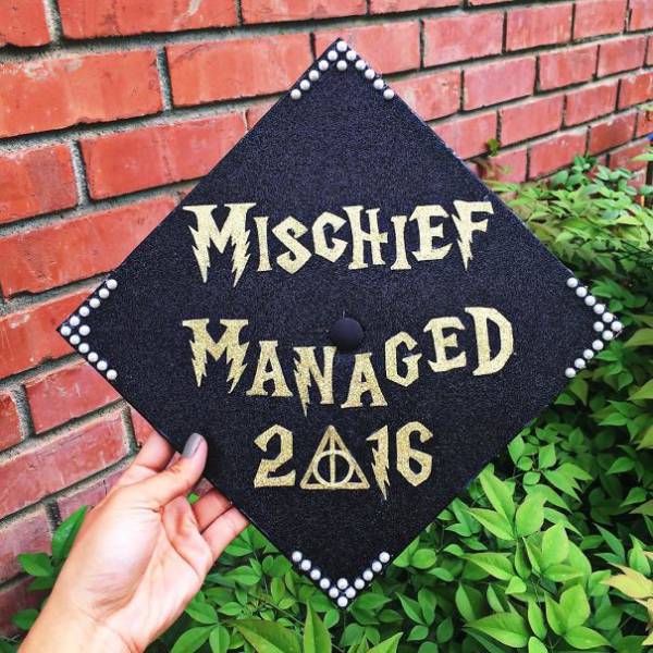 Students Get Really Creative When It Comes To Decorate Their Graduation Caps