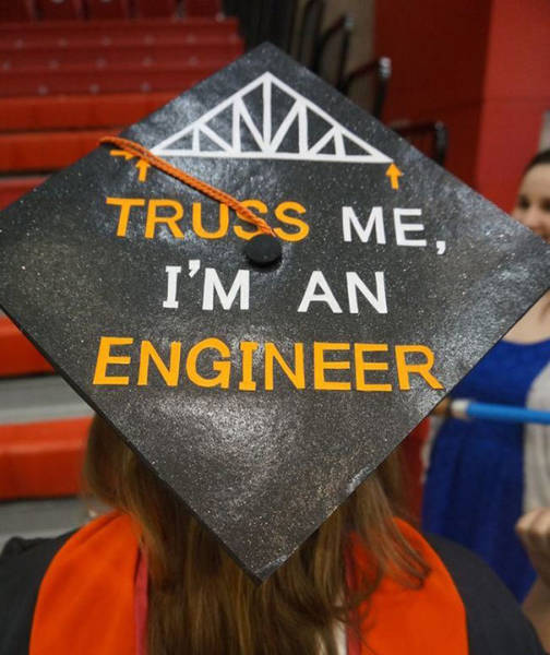 Students Get Really Creative When It Comes To Decorate Their Graduation Caps