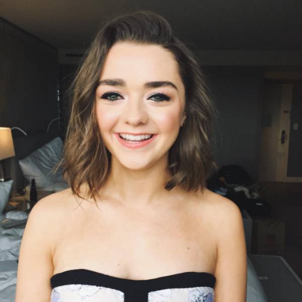 Maisie Williams Surprised Some Lucky Fans Of The "Game Of Thrones" Show By Crashing Their Viewing Party