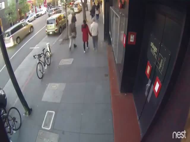 This Bike Thief Uses A Radical Method To Steal A Bike In The Middle Of The Day In SF