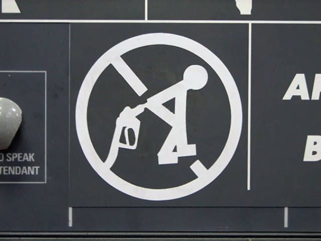 These Signs Are Proof That Humanity Is Getting Progressively Dumber These Signs Are Proof That Humanity Is Getting Progressively Dumber