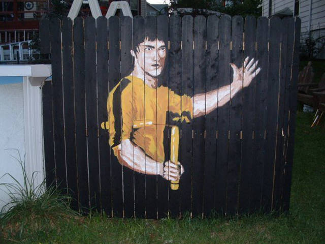 Some People Know How To Use Their Yard Fences Right