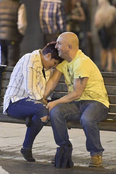 How British Blokes And Ladies Celebrate British Bank Holiday: Mayhem Everywhere How British Blokes And Ladies Celebrate British Bank Holiday: Mayhem Everywhere