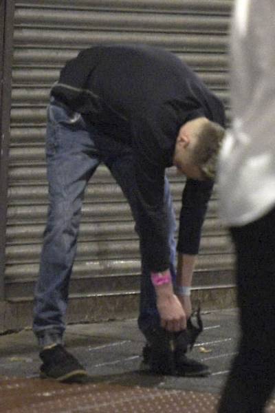 How British Blokes And Ladies Celebrate British Bank Holiday: Mayhem Everywhere How British Blokes And Ladies Celebrate British Bank Holiday: Mayhem Everywhere