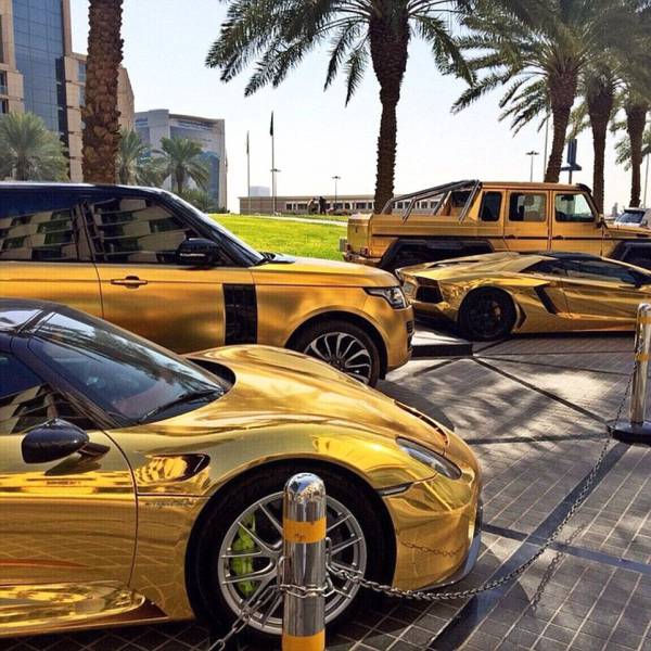 Saudi Billionaire And His Collection Of Gold Cars Came To London For A Good Time