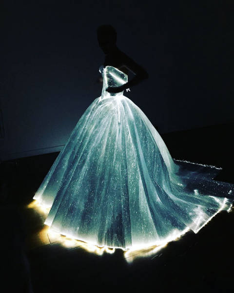 Beautiful Glowing Dress Of Claire Danes Didn