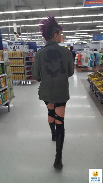 Cringe-Inducing Customers Of Walmart (45 pics) - Izismile.com