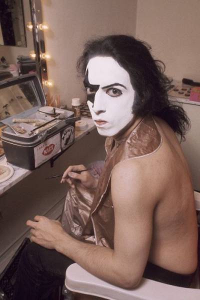 How KISS Was Getting Ready Before Going On Stage