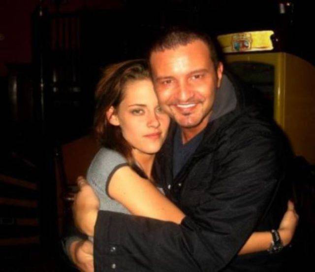 Hilarious But Awkward Photos Of Celebrities With Their Fans Hilarious But Awkward Photos Of Celebrities With Their Fans