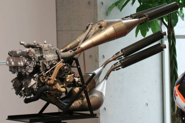 For All The Lovers Of Amazing Beauty Of Engines