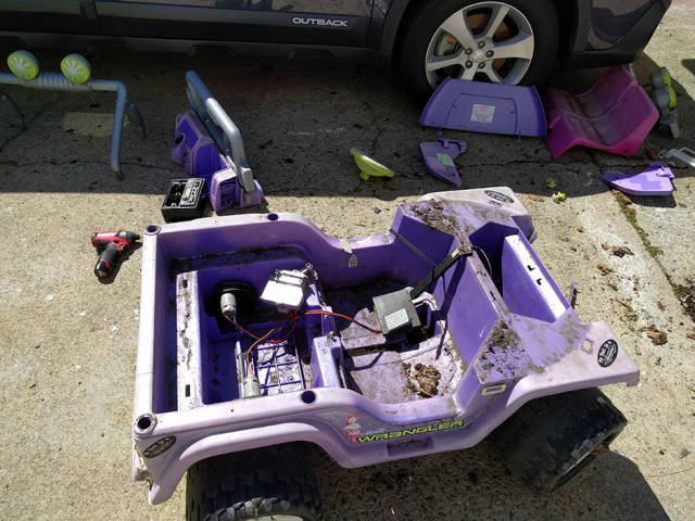 Dad Makes A Great Gift To His 3 Y.O. By Restoring Old Pink Power Wheels