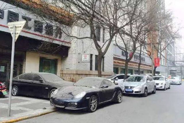 In China When Two Neighbors Get In The Argument They Don’t Mess Around