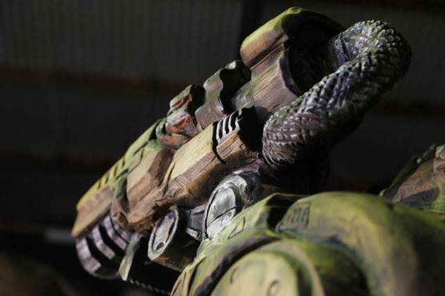 Man Creates An Impressive Sculpture Of The Revenant From Doom 3 With A Chainsaw