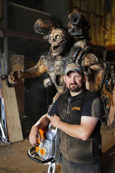 Man Creates An Impressive Sculpture Of The Revenant From Doom 3 With A Chainsaw