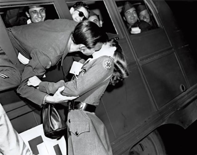 Vintage Black And White Photos About Love During Wartime