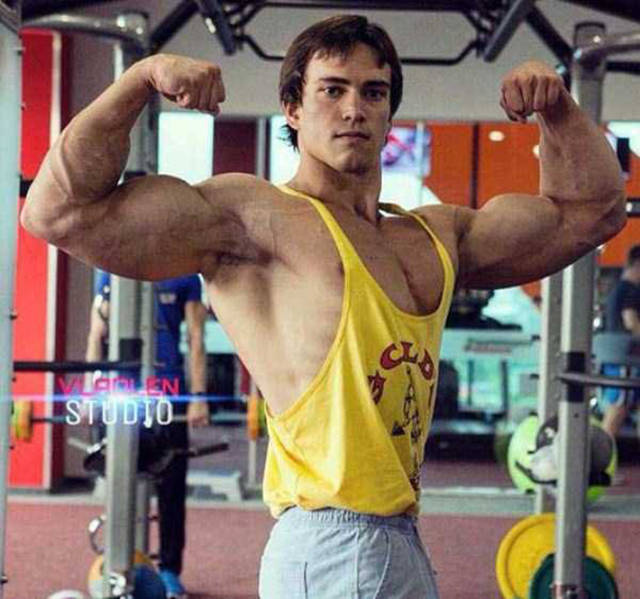 This Russian Bodybuilder Looks Exactly Like Young Arnold Schwarzenegger