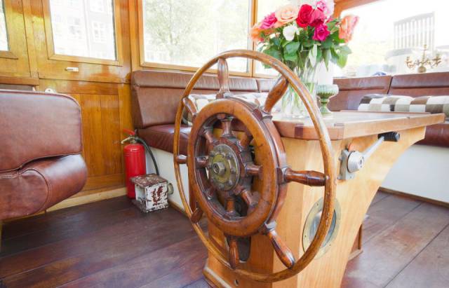 Cozy Beautiful Houseboat In Amsterdam Can Be Rented For Your Enjoyment