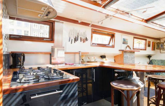 Cozy Beautiful Houseboat In Amsterdam Can Be Rented For Your Enjoyment