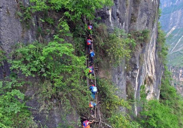 Children From A Remote Village In China Have To Take A Dangerous Path To Get To School