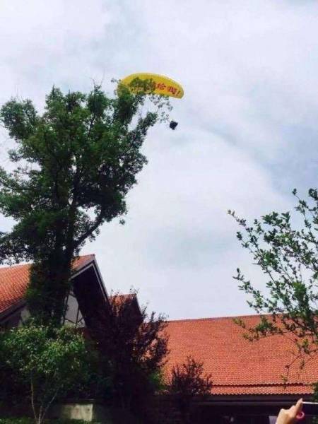 Guy’s Parachute Proposal Didn’t Go As Expected