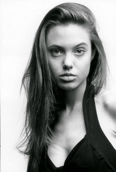 First Photo Shoots Of Hot Angelina Jolie When She Was 15 Years Old
