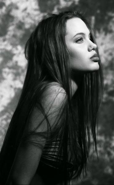 First Photo Shoots Of Hot Angelina Jolie When She Was 15 Years Old