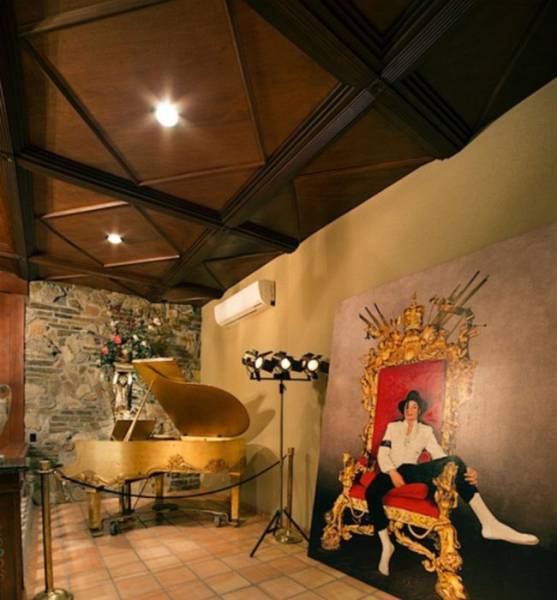 An Inside Look At Michael Jackson’s Mansion In Las Vegas