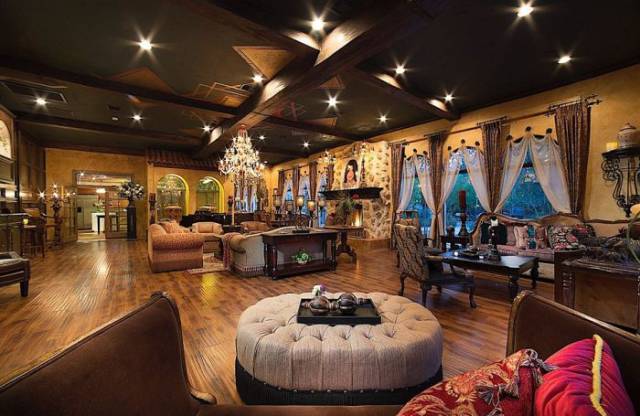 An Inside Look At Michael Jackson’s Mansion In Las Vegas
