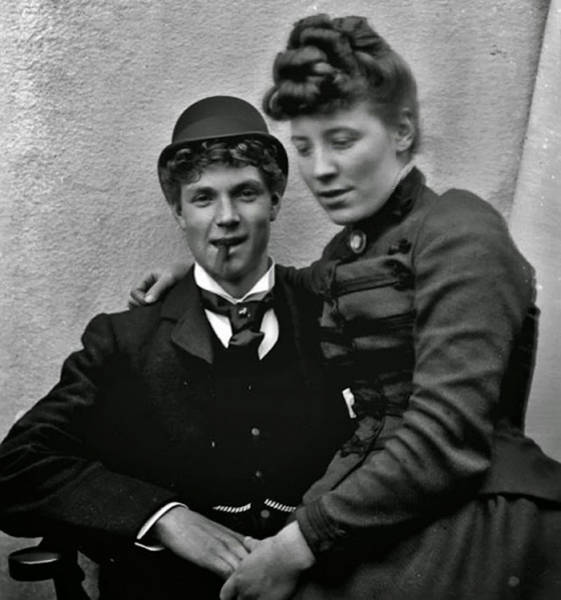 People Of The In Victorian Era Knew How To Have Fun During A Photo Shoot