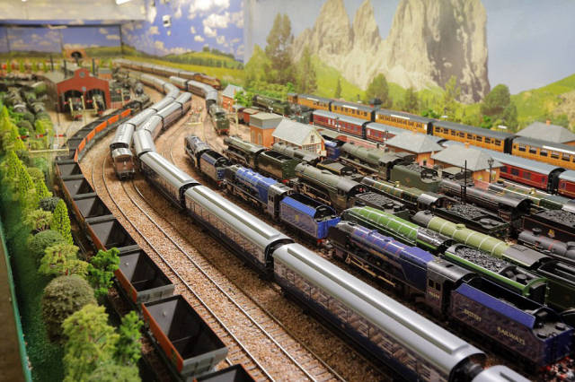 This Grandpa’s Amazing 280 Square Meter Model Railway Is Worth $357K