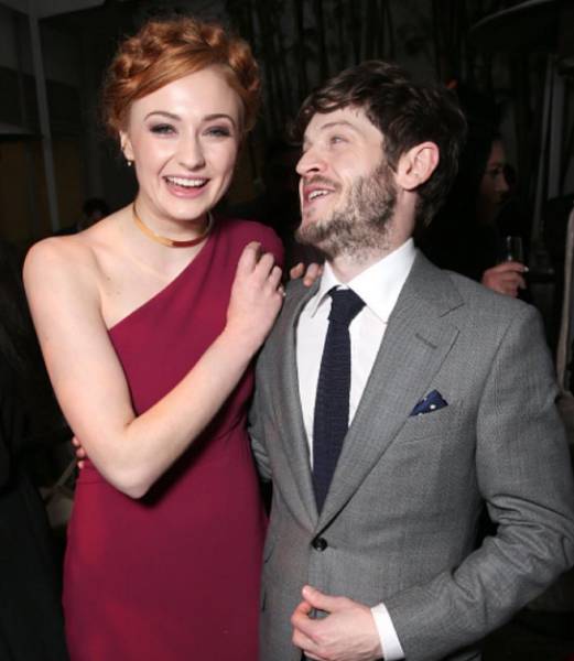 It Kinda Looks Creepy When The “Game Of Thrones” Cast Are Actually Buddies In IRL