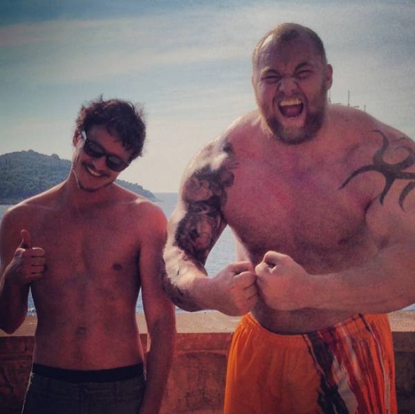 It Kinda Looks Creepy When The “Game Of Thrones” Cast Are Actually Buddies In IRL