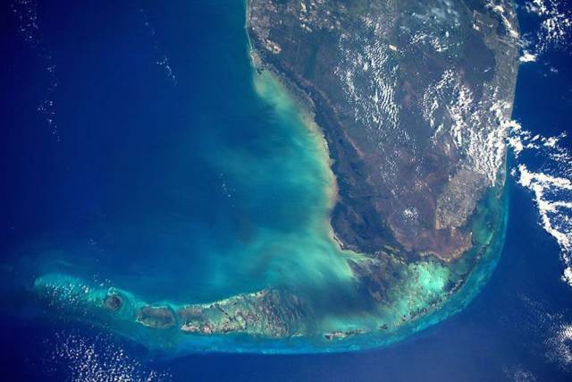 Astronaut Takes Stunning Photos From Space