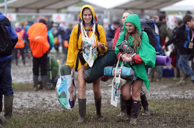 Heavy Rains Turned Glastonbury Site Into A Mudbath Creating A Chaos And A Headache For Festival Organizers