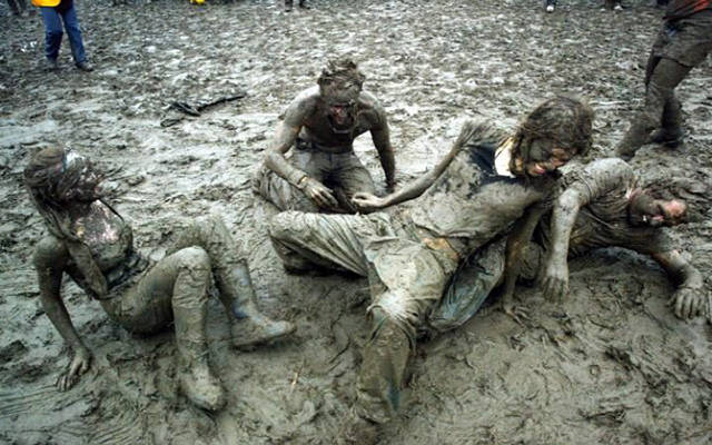 Heavy Rains Turned Glastonbury Site Into A Mudbath Creating A Chaos And A Headache For Festival Organizers Heavy Rains Turned Glastonbury Site Into A Mudbath Creating A Chaos And A Headache For Festival Organizers