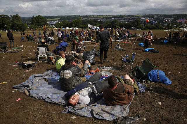 Tons Of Trash Left At The Glastonbury Festival Site By Revelers