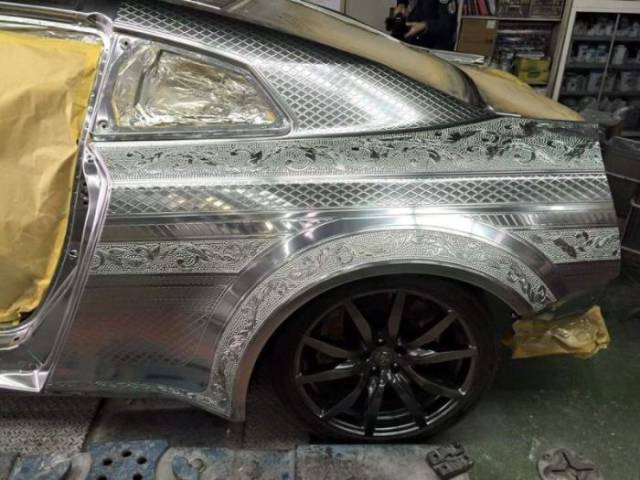 This Golden Carved Nissan GT-R Made A Huge Impression At The Tokyo Motor Show 2016