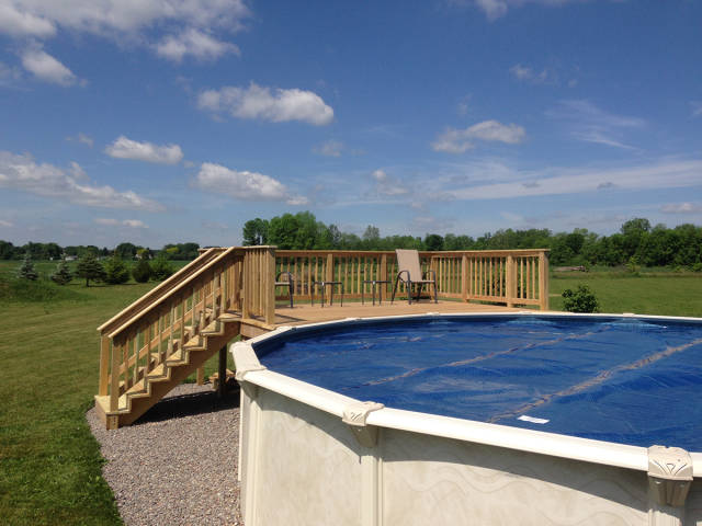 Guy Builds A Cool Deck For His Above Ground Pool