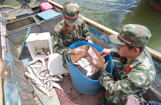 Chinese Authorities Caught Fishermen With A Surprising Catch