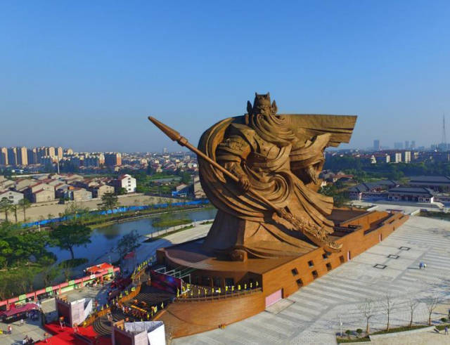 OMG! Incredible 1,320-ton Statue Of Chinese God Of War