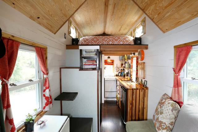 Couple Travels Country In Their Tiny House They’d Built Themselves For Under $20,000